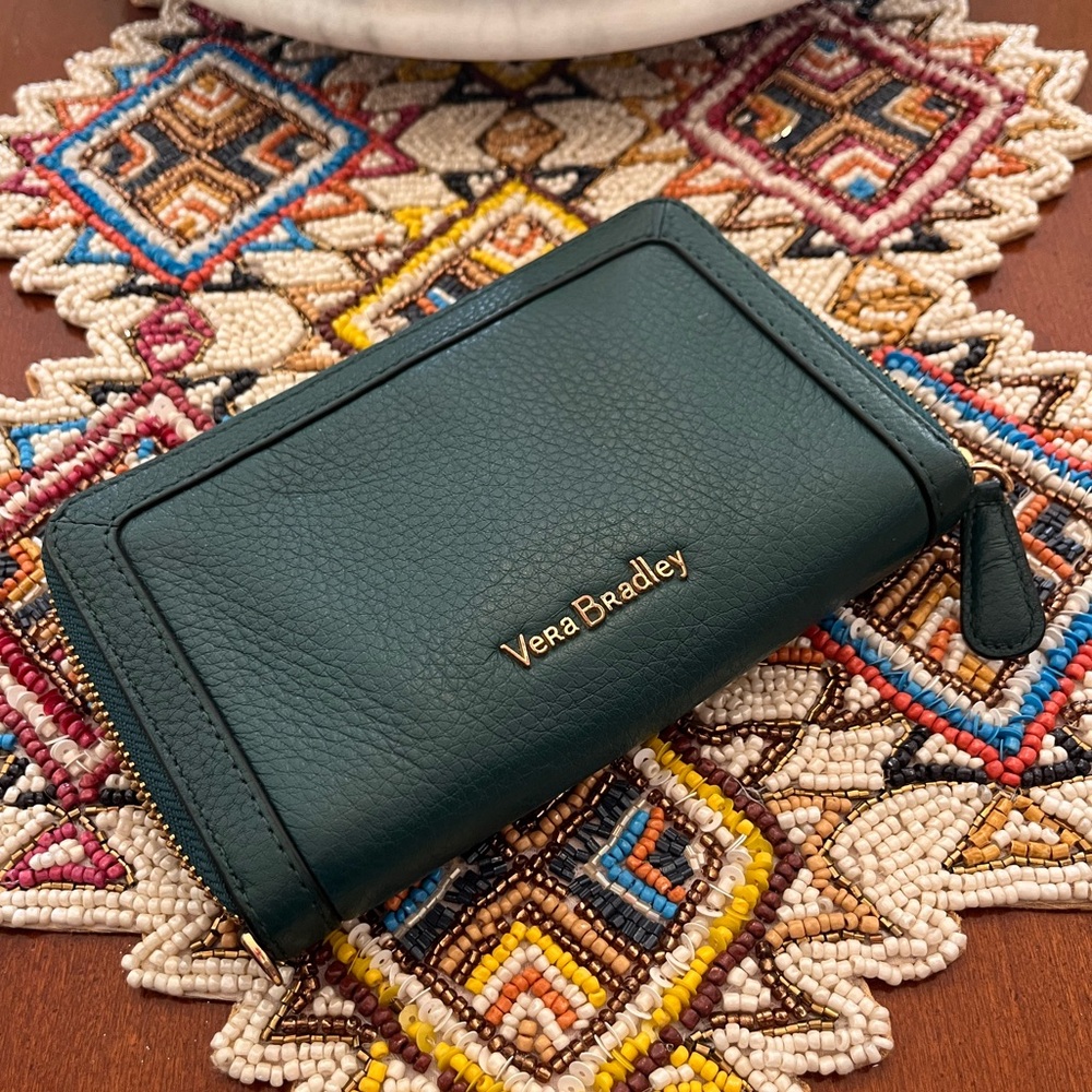 Gorgeous Vera Bradley leather wallet in teal - like new!